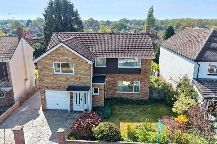 5 Bedroom Detached House For Sale In Hillview Close, Tilehurst, Reading, RG31