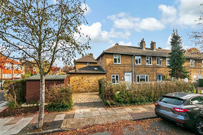 2 Bedroom Flat To Rent In Temple Road, Kew, Richmond, Surrey, TW9