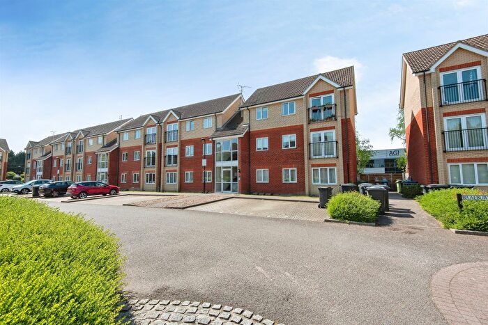 2 Bedroom Flat For Sale In Braeburn Walk, Royston, SG8