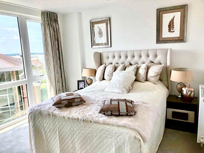 2 Bedroom Flat For Sale In Maritime Walk, Ocean Village, Southampton, Hampshire, SO14
