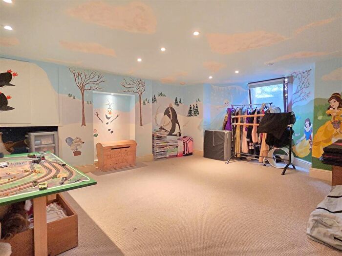 5 Bedroom Semi-Detached House For Sale In Ansdell Road South, Ansdell, Lytham St Annes, FY8