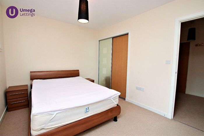 2 Bedroom Flat To Rent In Colonsay Close, Granton, Edinburgh, EH5