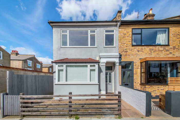 3 Bedroom Apartment To Rent In Amott Road, Peckham, London, SE15