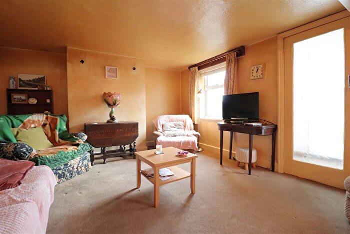 2 Bedroom Cottage For Sale In Church Road, Long Itchington, Southam, CV47
