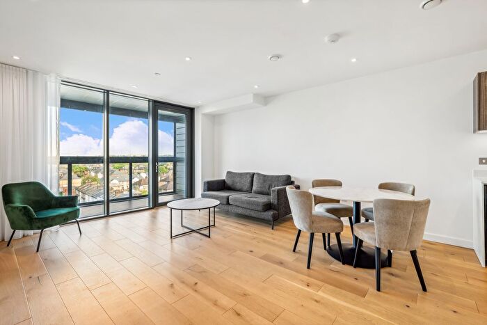 1 Bedroom Flat To Rent In Twickenham Gateway, London Road, Twickenham, TW1