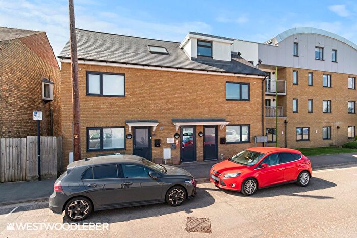 2 Bedroom Property For Sale In Smeaton Court, Hertford, SG13