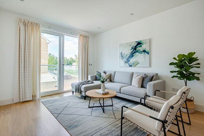 2 Bedroom Flat To Rent In Saffron House, Woodman Mews, TW9