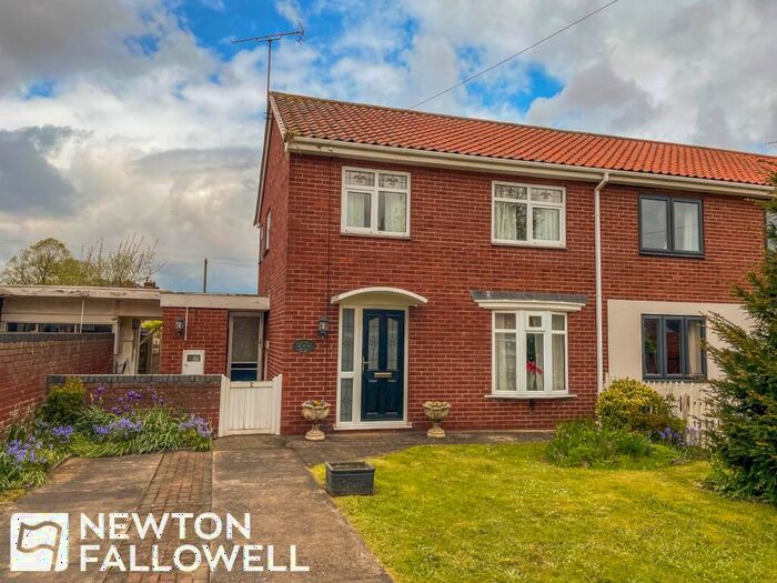3 Bedroom Semi-Detached House For Sale In Huntsman Place, Torworth, DN22