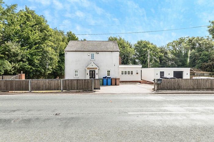 3 Bedroom Detached House For Sale In Thorne Road, East Cowick, Goole, DN14