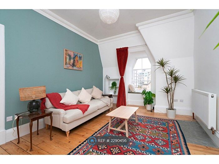 3 Bedroom Flat To Rent In Castle Terrace, Edinburgh, EH1