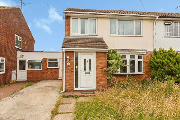 3 Bedroom Semi-detached House To Rent In Mowbray Road, Aylesbury, HP20