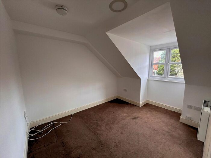 1 Bedroom Flat For Sale In High Street, Camberley, Surrey, GU15