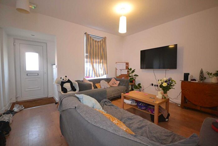 6 Bedroom Terraced House To Rent In Donnington Gardens, Reading, RG1