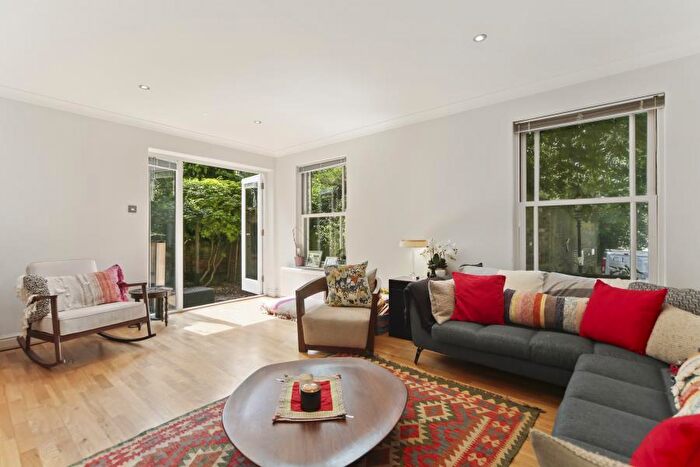 3 Bedroom Mews To Rent In Perrins Walk, Hampstead, NW3