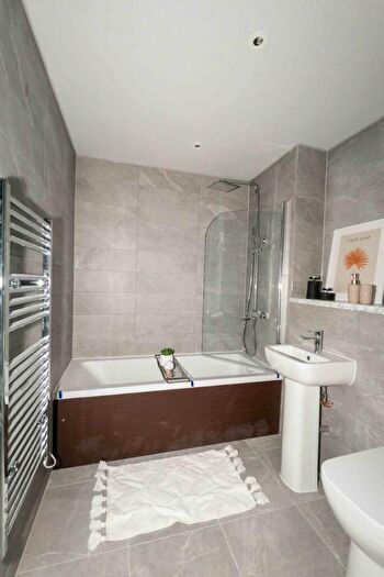 2 Bedroom Apartment To Rent In Cross Lane, Manchester, Greater Manchester, M5