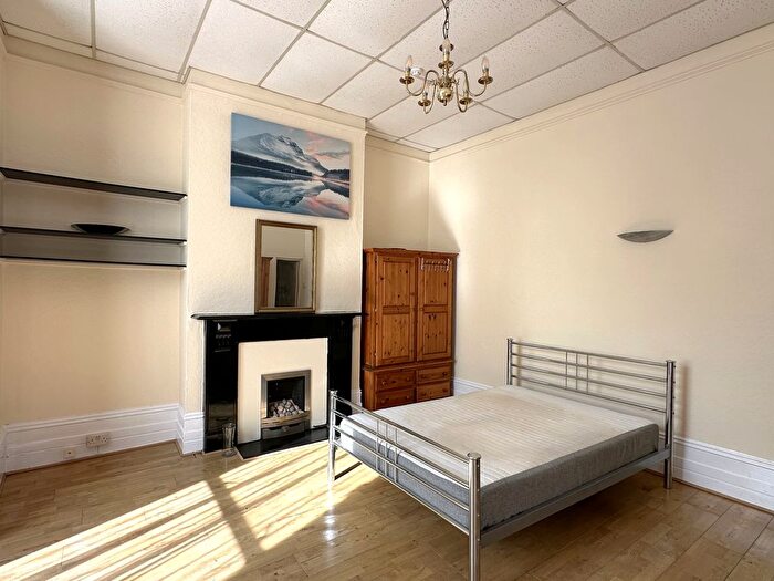 1 Bedroom Flat To Rent In Brondesbury Road, London, NW6