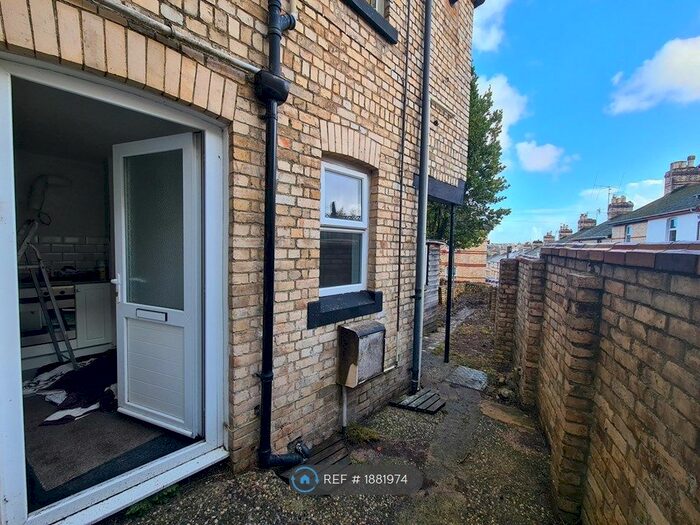 2 Bedroom Flat To Rent In Church Road, Newton Abbot, TQ12