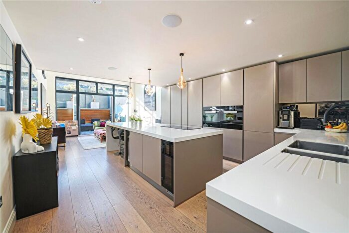 4 Bedroom Terraced House For Sale In Ilminster Gardens, London, SW11