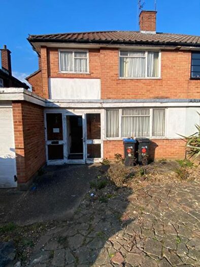 3 Bedroom Semi Detached House For Sale In Seafield Road, Southgate, London, N11