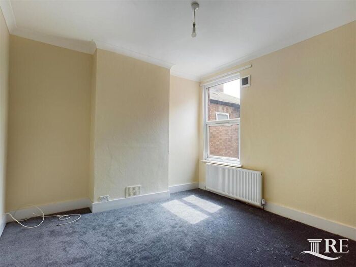3 Bedroom Flat To Rent In Temple Road, London, NW2