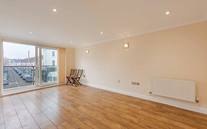 2 Bedroom Flat To Rent In Lavender Hill, London, SW11
