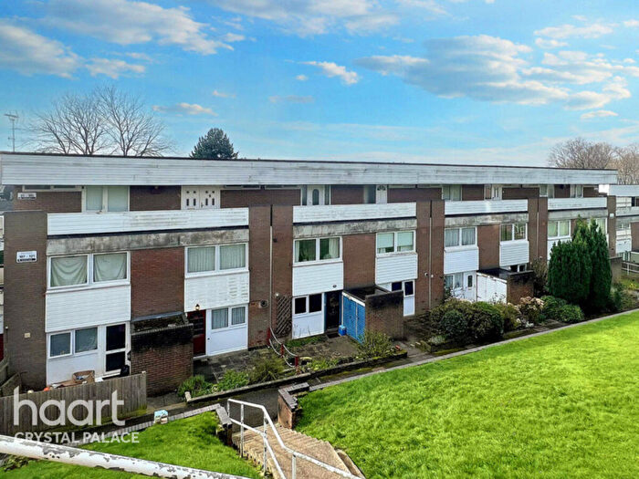 1 Bedroom Flat For Sale In Menlo Gardens, London, SE19