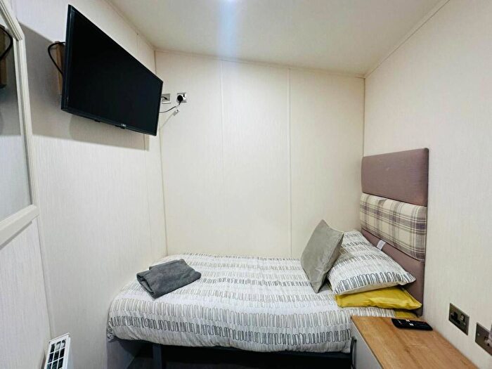 2 Bedroom Caravan For Sale In Perowne Way, Sandown, PO36