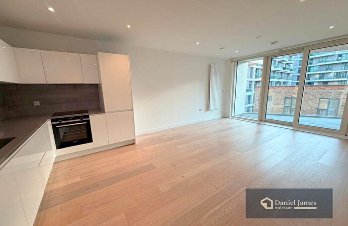 2 Bedroom Flat For Sale In Royal Crest Avenue, London, E16
