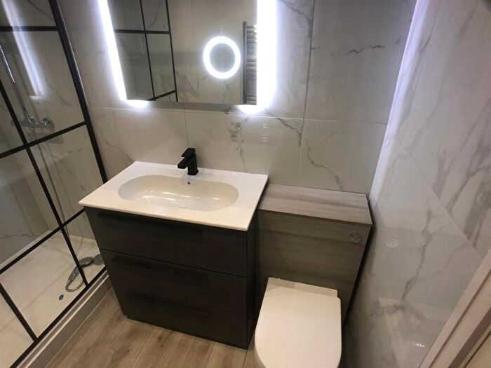 2 Bedroom Apartment To Rent In Lane End Court, Leeds, LS17