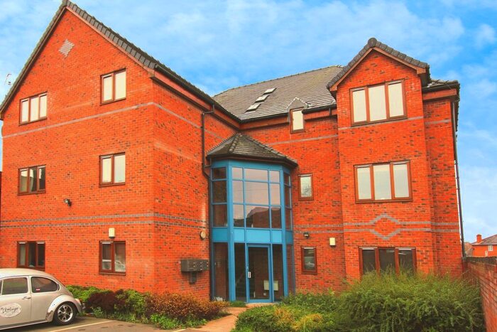 2 Bedroom Flat To Rent In Ombersley Road, Worcester, WR3