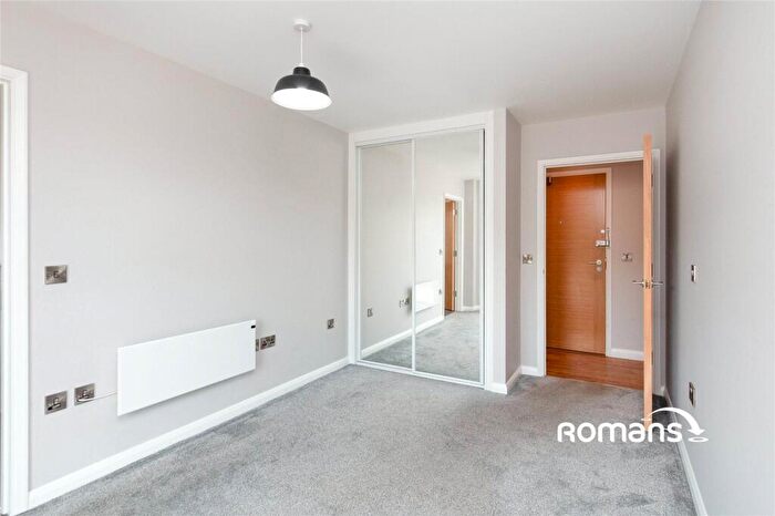 2 Bedroom Flat To Rent In Farnborough Road, Farnborough, Hampshire, GU14