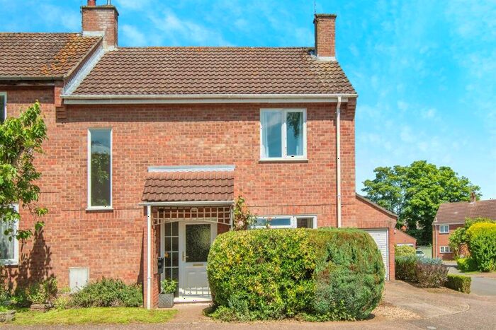 3 Bedroom Semi-Detached House For Sale In Moorhouse Close, Reepham, Norwich, NR10