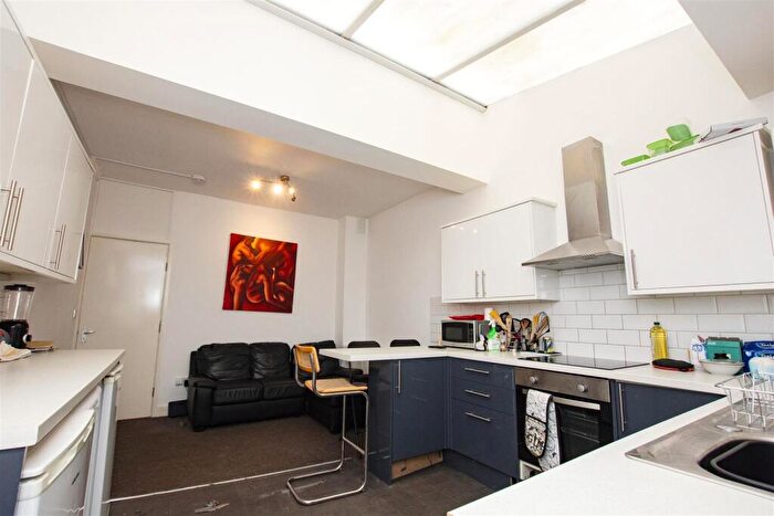 6 Bedroom House To Rent In Tiverton Road, Birmingham, West Midlands, B29