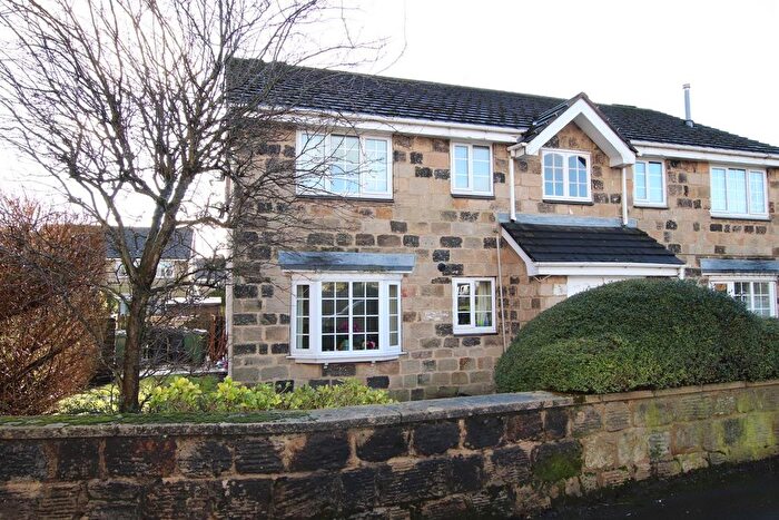 2 Bedroom Flat To Rent In Kirk Lane, Yeadon, Leeds, LS19