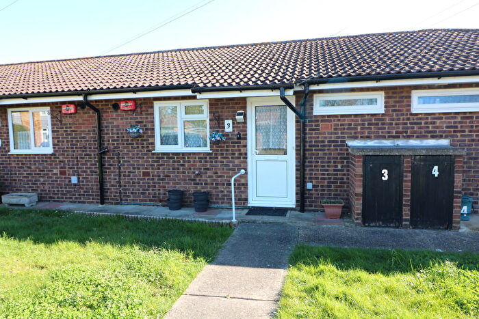 1 Bedroom Terraced Bungalow For Sale In Pine Close, Wickford, SS12