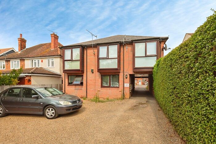 2 Bedroom Flat For Sale In Mandeville Road, Aylesbury, Buckinghamshire, HP21