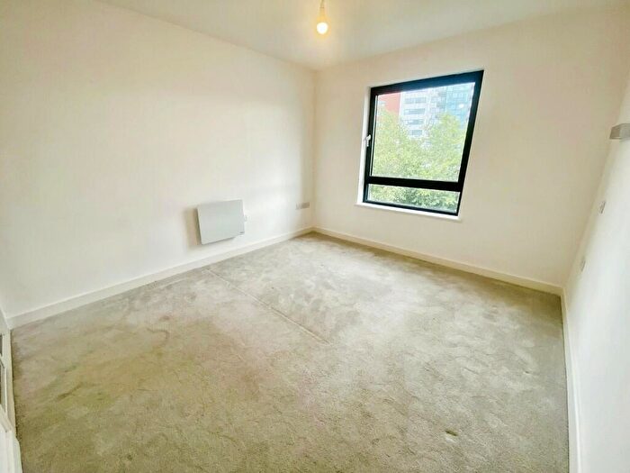 1 Bedroom Apartment For Sale In Royal Crescent Road, Southampton, SO14