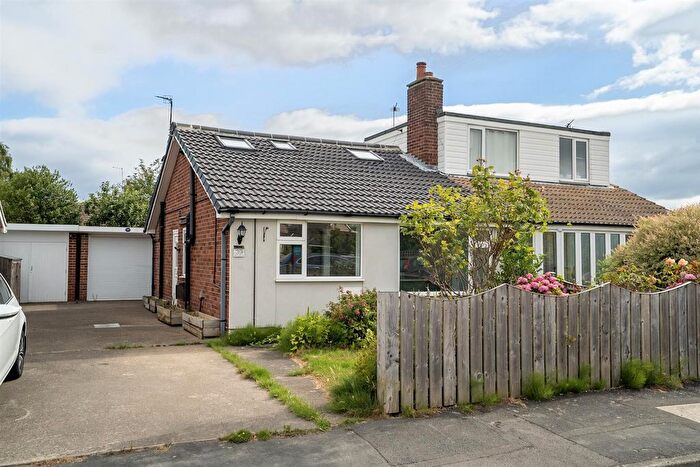 4 Bedroom Semi Detached Bungalow For Sale In Beech Avenue, Bishopthorpe, York, YO23
