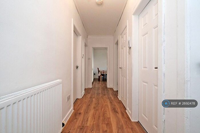 3 Bedroom Flat To Rent In Froghall Gardens, Aberdeen, AB24