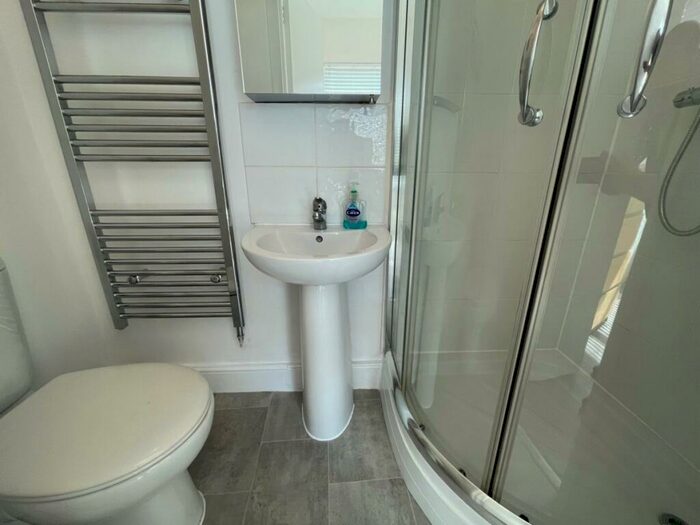 1 Bedroom Flat To Rent In Lascotts Road, Wood Green, N22
