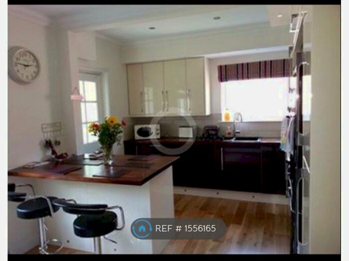 2 Bedroom Bungalow To Rent In Paignton, Paignton, TQ3