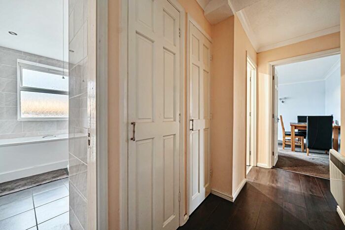 2 Bedroom Flat For Sale In Earley / Shinfield, Berkshire, RG6