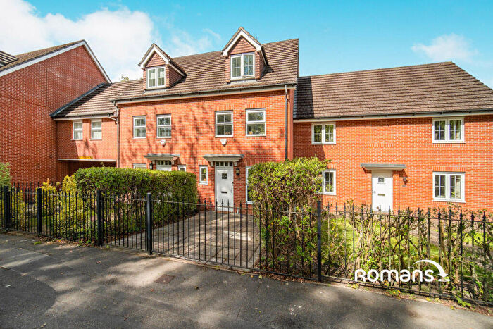 3 Bedroom Terraced House To Rent In Waterloo Road, Crowthorne, Berkshire, RG45