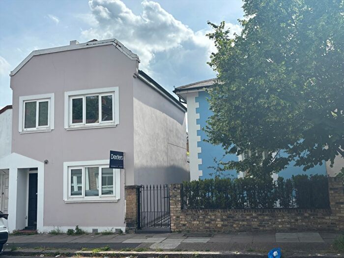 3 Bedroom Semi-detached House For Sale In Thornbury Road, Isleworth, TW7