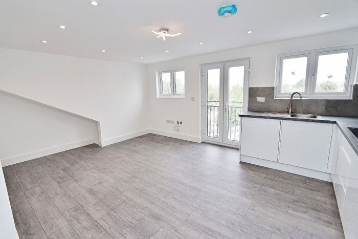 1 Bedroom Flat To Rent In Collier Row Road, Essex, RM5