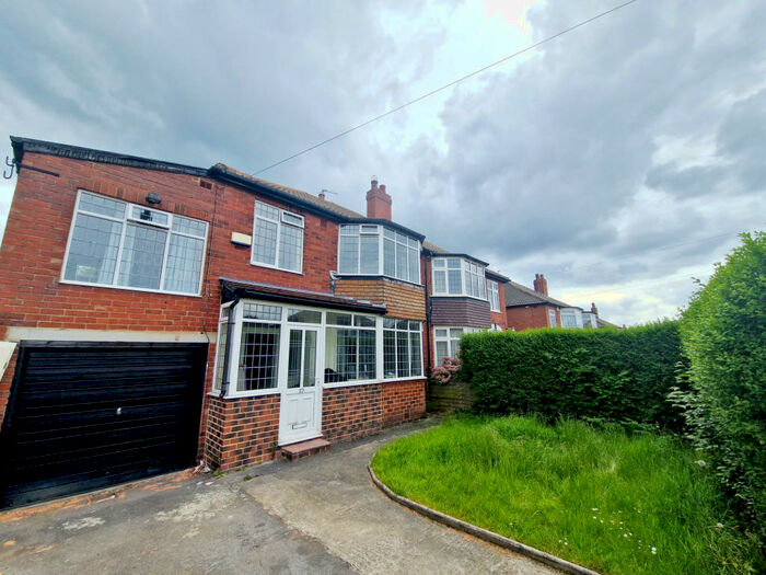 4 Bedroom Semi-Detached House To Rent In Moor Allerton Drive, Leeds, LS17