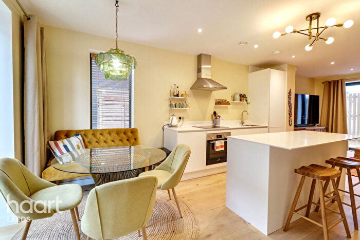 4 Bedroom Town House For Sale In Central Place, Leeds, LS10