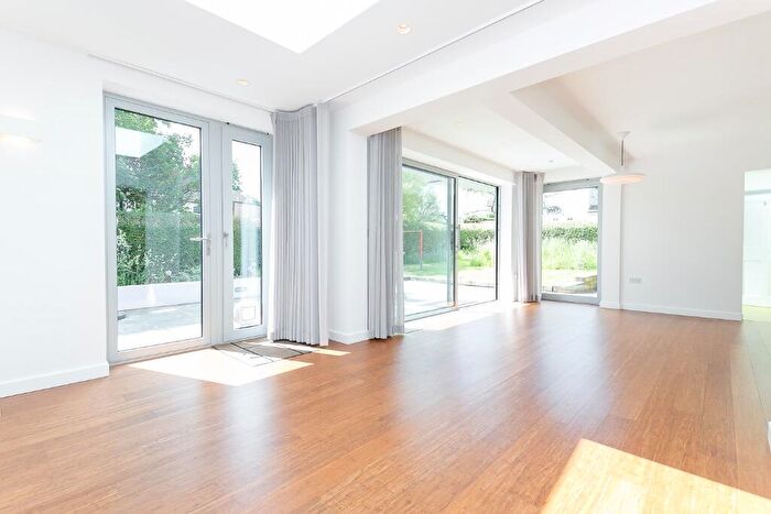 3 Bedroom End Of Terrace House To Rent In Sunray Avenue, London, SE24