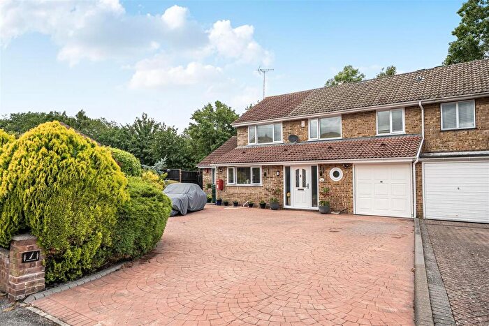 4 Bedroom Semi-Detached House For Sale In Ashfield Green, Yateley, Hampshire, GU46