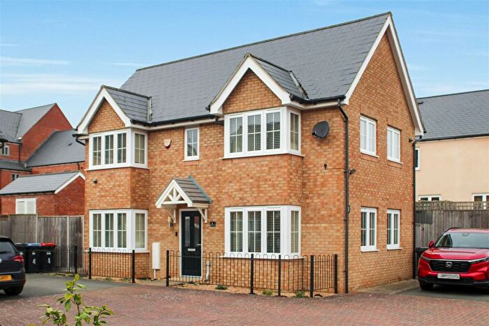 3 Bedroom Detached House For Sale In Hereford Way, Whitehouse, Milton Keynes, MK8